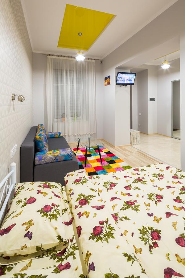 Apartment On Pekarska Street Зі Світлом! Lviv Buitenkant foto
